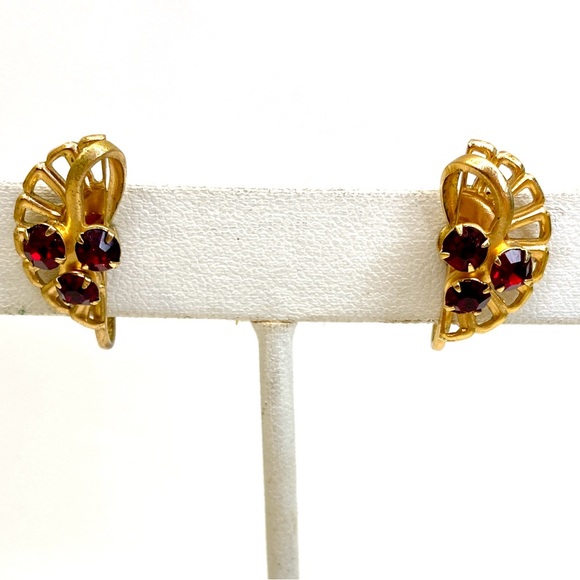 Red Ruby Gold Half Fan Screw Back Clip-On Vintage Earrings - Picture 1 of 6